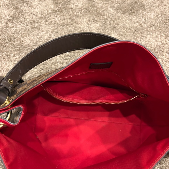 Authentic LV medium shoulder bag - Picture 2 of 8